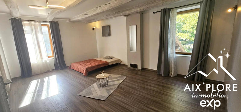 Maison - 224 m² - 7 pièces