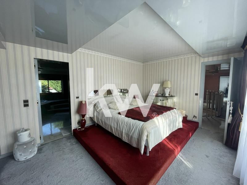 Maison d'architecte - 258 m² - 6 pièces