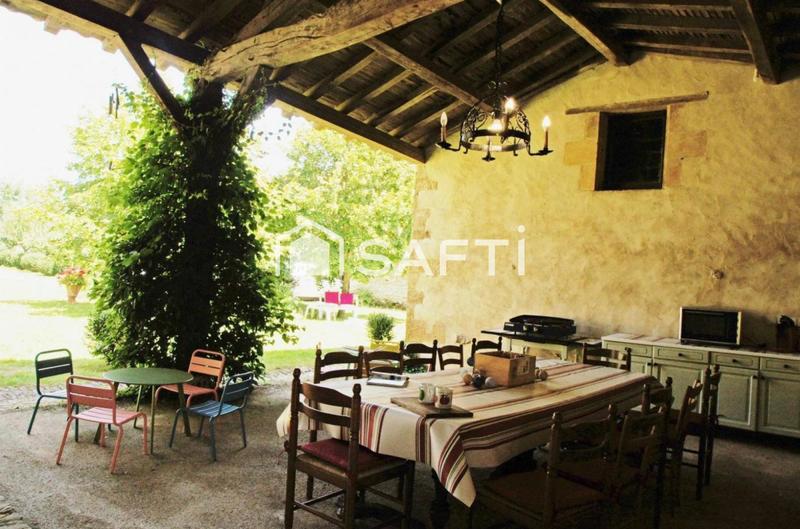 Propriété - 432 m² - 8 pièces