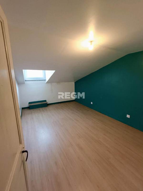 Maison - 187 m² - 12 pièces