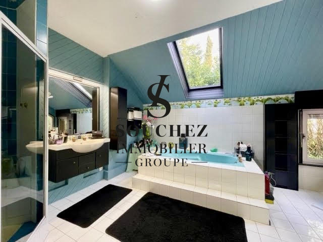 Maison - 339 m² - 10 pièces