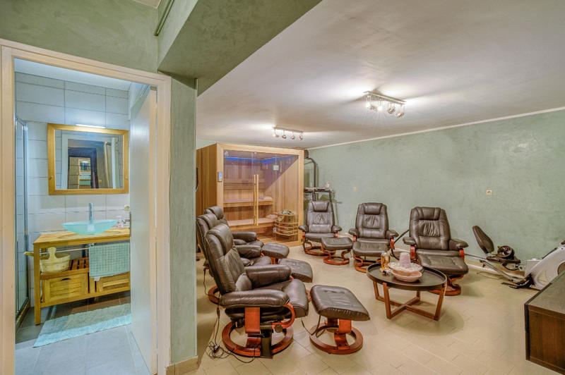 Maison - 350 m² - 12 pièces