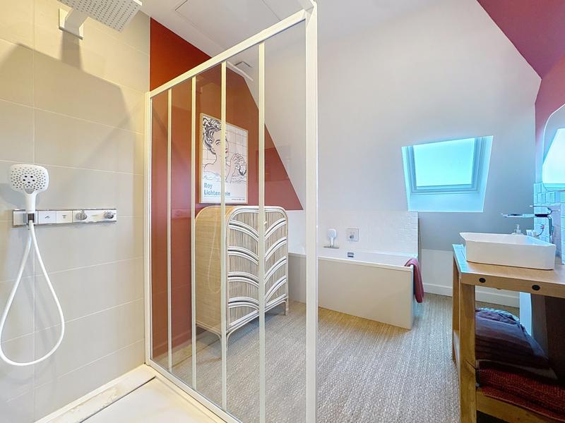 Maison - 240 m² - 7 pièces