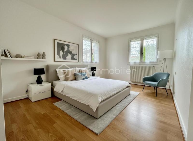 Maison - 92 m² - 5 pièces