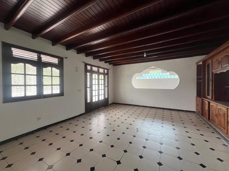 Appartement - 100 m² - 4 pièces