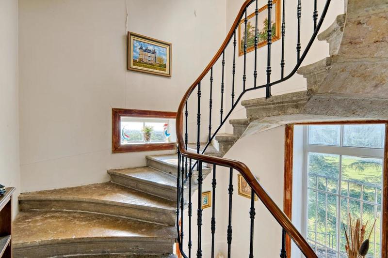 Château - 460 m² - 14 pièces