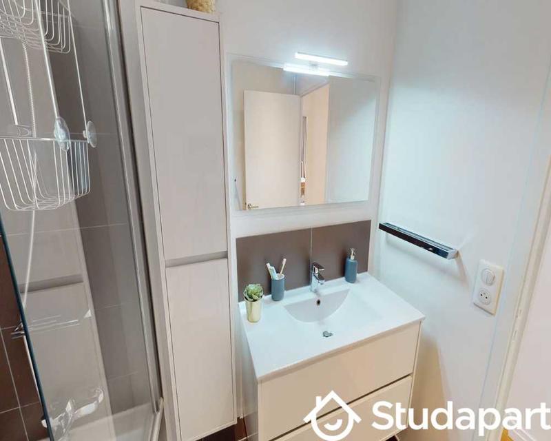 Chambre - 70 m² - 1 pièce