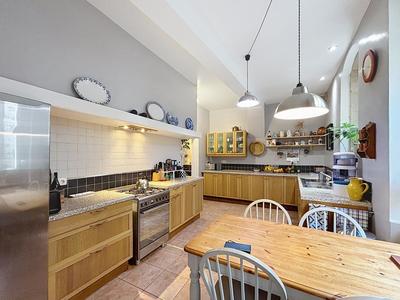 Maison - 265 m² - 10 pièces