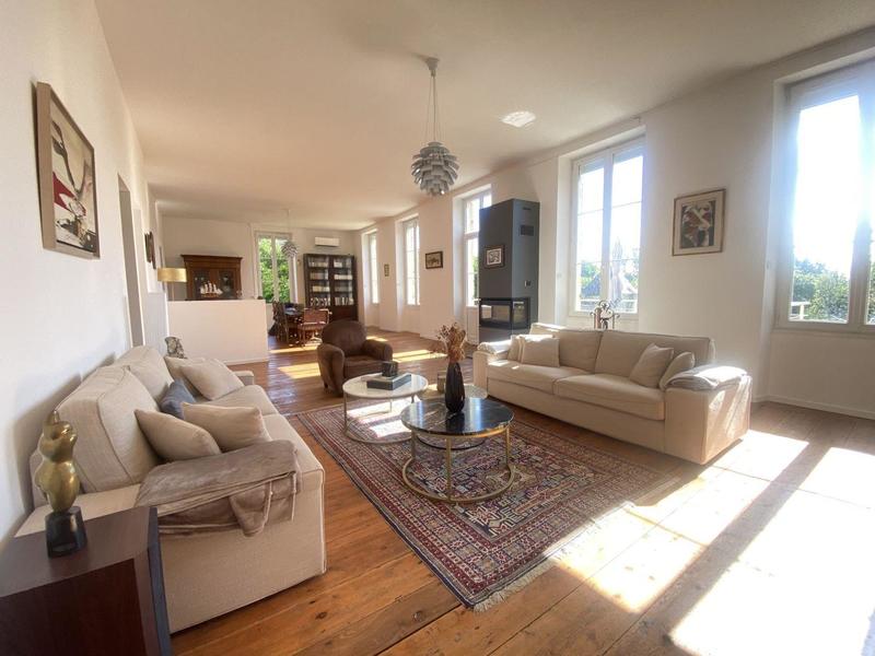 Maison - 300 m² - 6 pièces