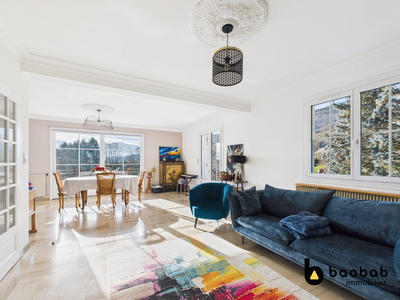 Maison traditionnelle - 240 m² - 7 pièces