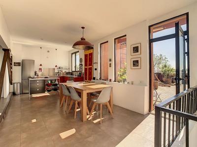 Appartement - 211 m² - 5 pièces