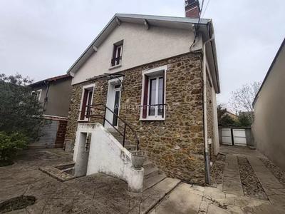 Maison - 90 m² - 5 pièces