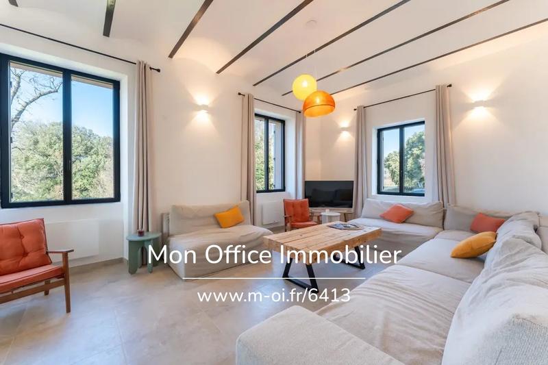 Maison - 280 m² - 8 pièces
