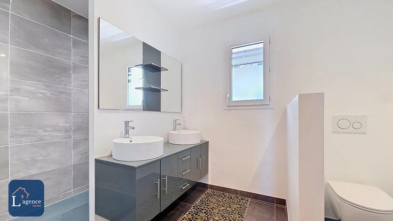 Maison - 304 m² - 8 pièces