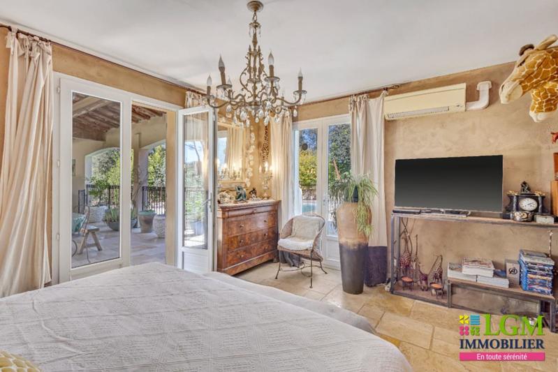 Villa - 250 m² - 9 pièces