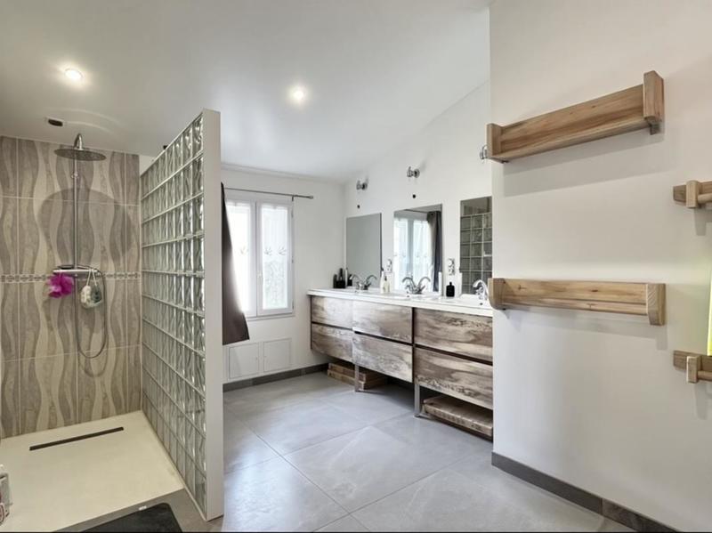 Maison - 345 m² - 11 pièces