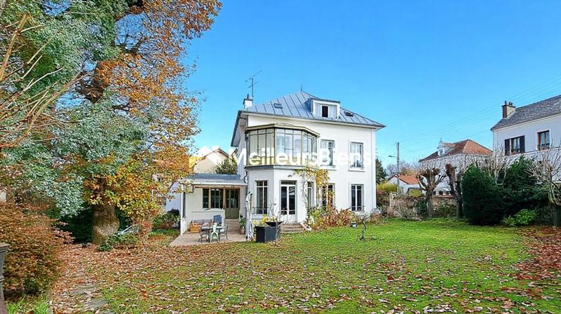 Maison - 320 m² - 10 pièces