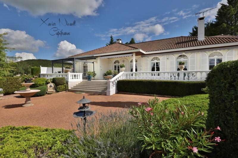 Maison - 238 m² - 6 pièces