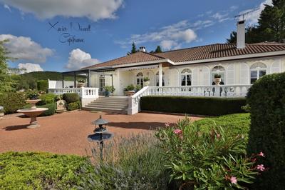 Maison - 238 m² - 6 pièces