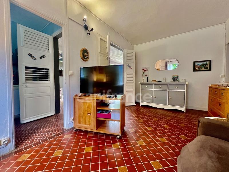 Maison - 239 m² - 9 pièces