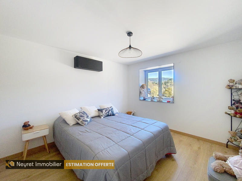 Maison - 180 m² - 4 pièces