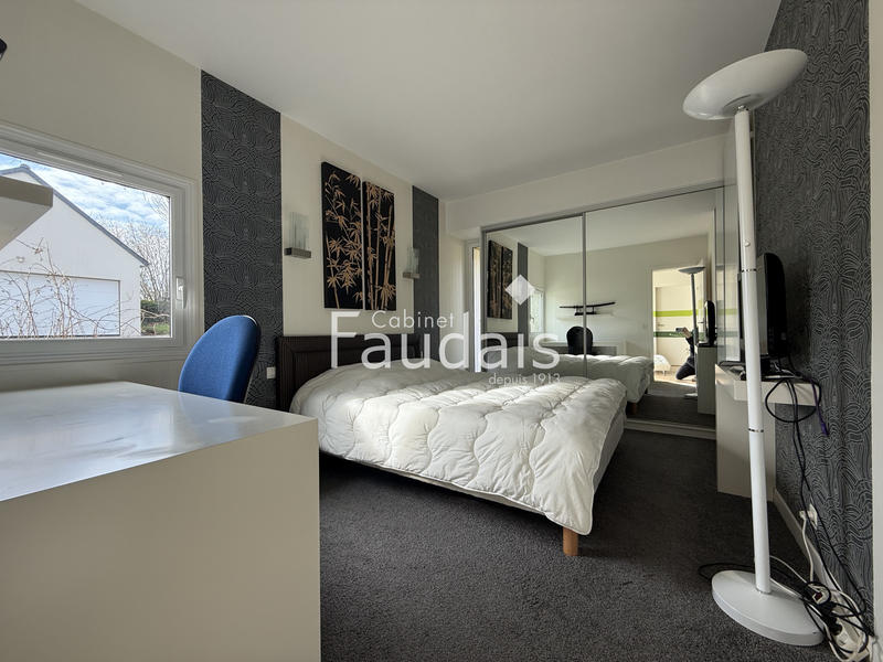 Maison - 275 m² - 9 pièces