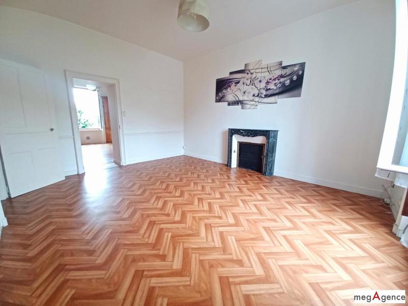 Maison - 250 m² - 11 pièces