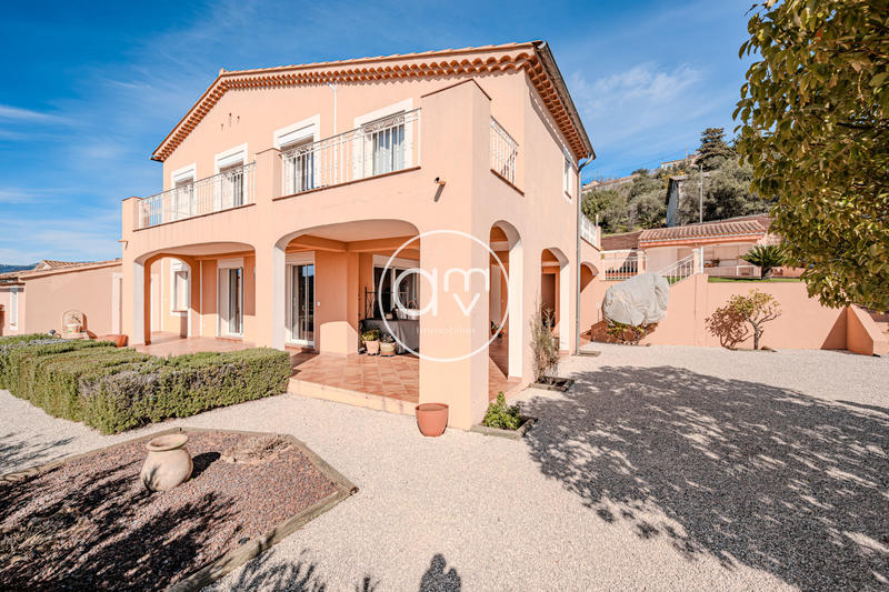 Maison - 148 m² - 6 pièces