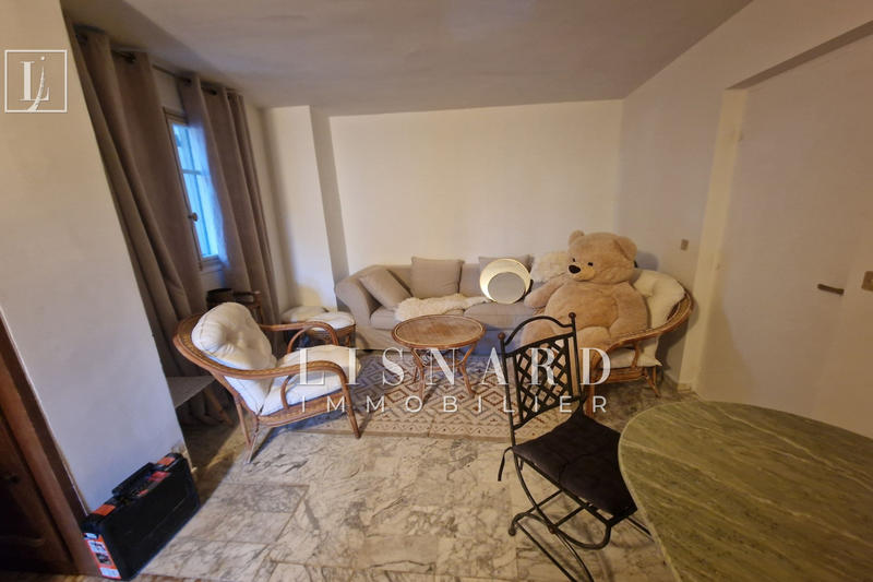 Maison - 235 m² - 8 pièces