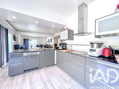 Maison - 240 m² - 7 pièces