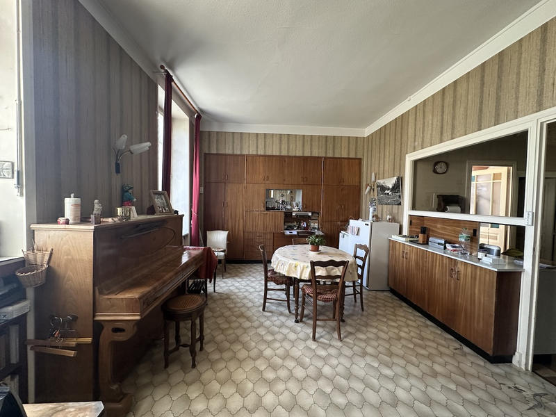 Maison - 180 m² - 9 pièces