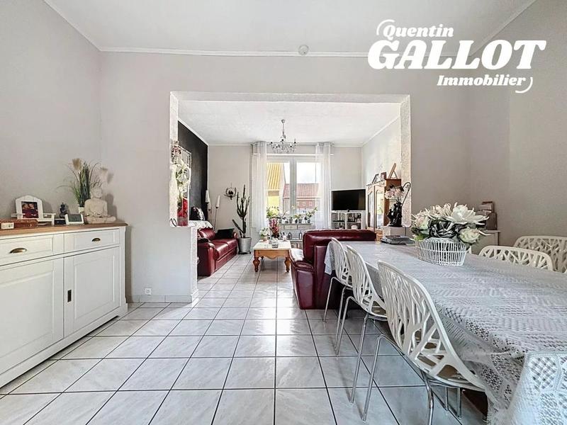 Maison - 99 m² - 5 pièces