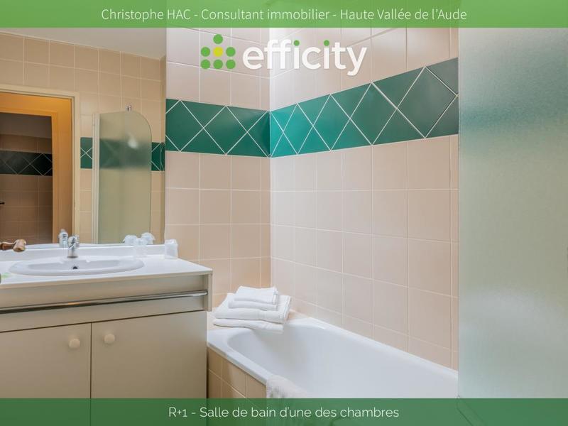 Maison - 670 m² - 13 pièces