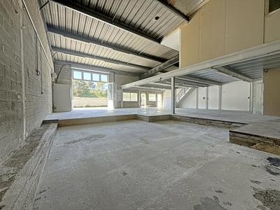 Entrepôt - 321 m² - 1 pièce