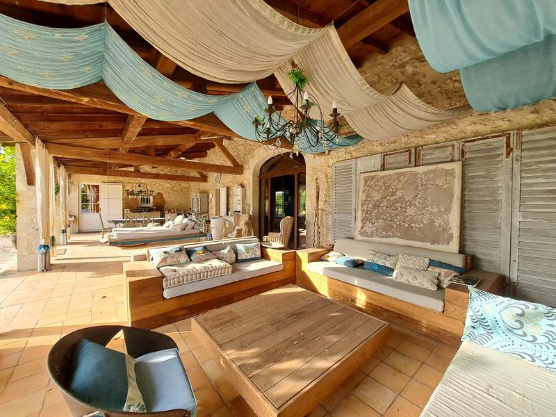 Maison - 557 m² - 16 pièces