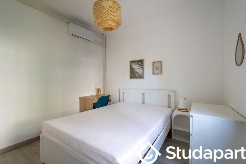 Chambre - 92 m² - 1 pièce