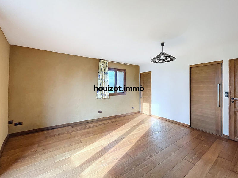 Maison - 233 m² - 6 pièces