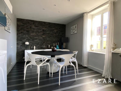 Maison - 200 m² - 8 pièces