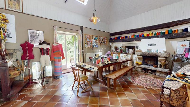 Propriété - 240 m² - 8 pièces