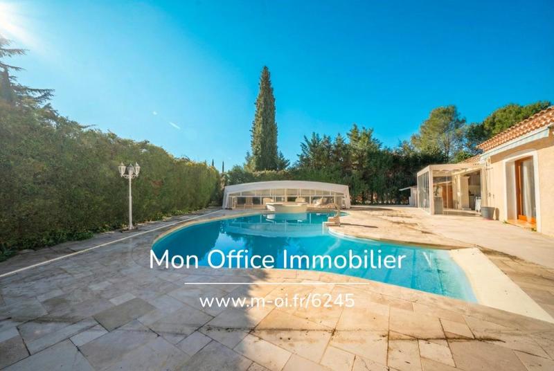 Maison - 233 m² - 7 pièces