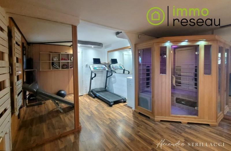 Maison - 190 m² - 8 pièces