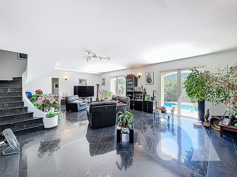 Villa - 240 m² - 6 pièces