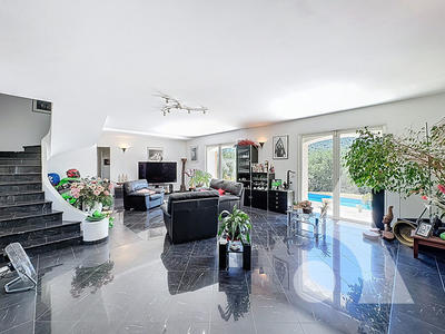 Villa - 240 m² - 6 pièces