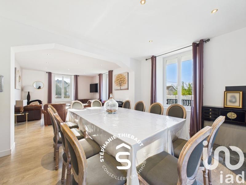 Maison - 245 m² - 9 pièces