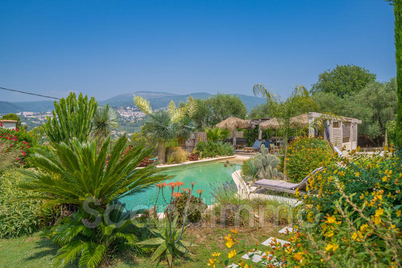 Maison - 220 m² - 5 pièces