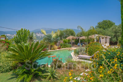 Maison - 220 m² - 5 pièces