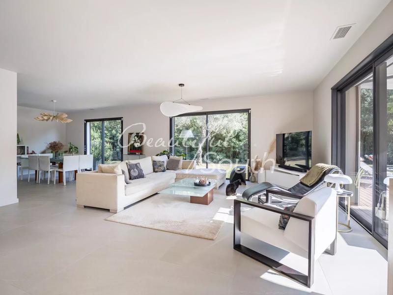 Villa - 180 m² - 4 pièces