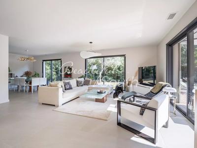 Villa - 180 m² - 4 pièces