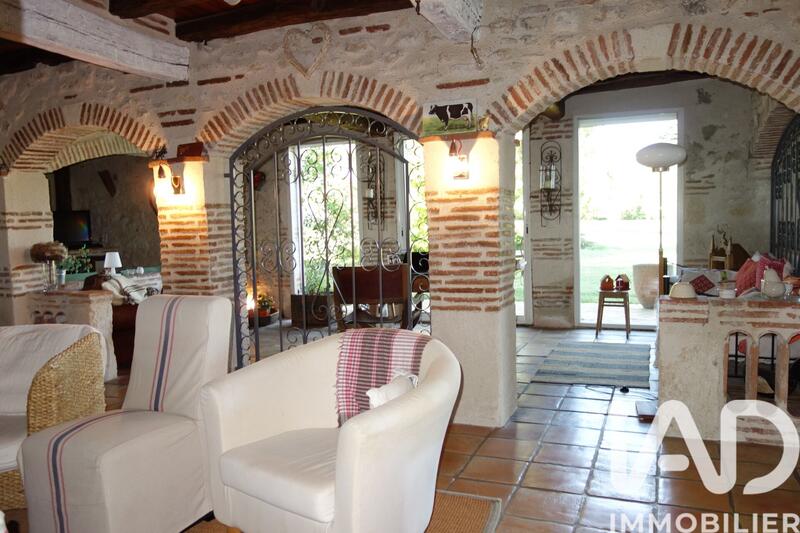 Maison - 360 m² - 8 pièces