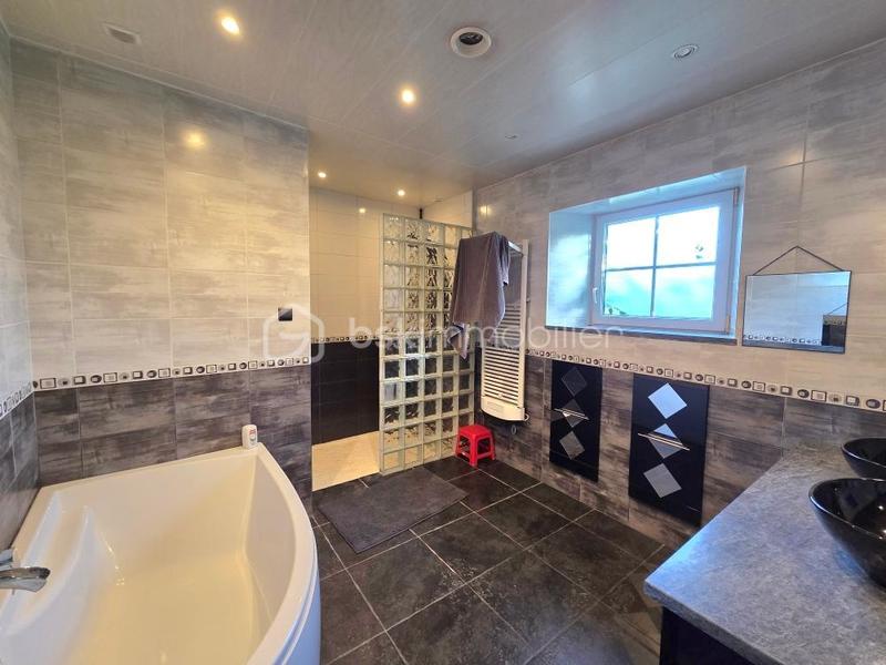 Maison en pierre - 188 m² - 7 pièces